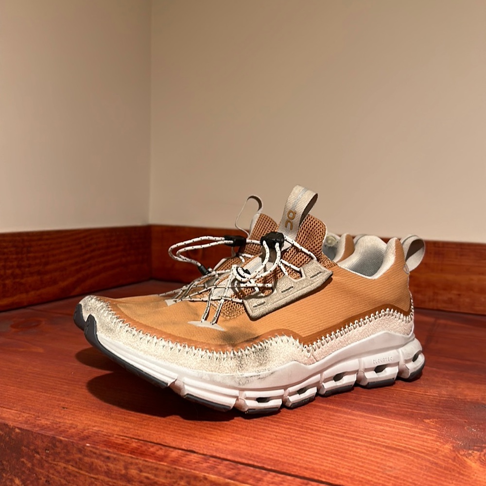 ON CLOUD/ ON RUNNING Cloudaway Running Shoes